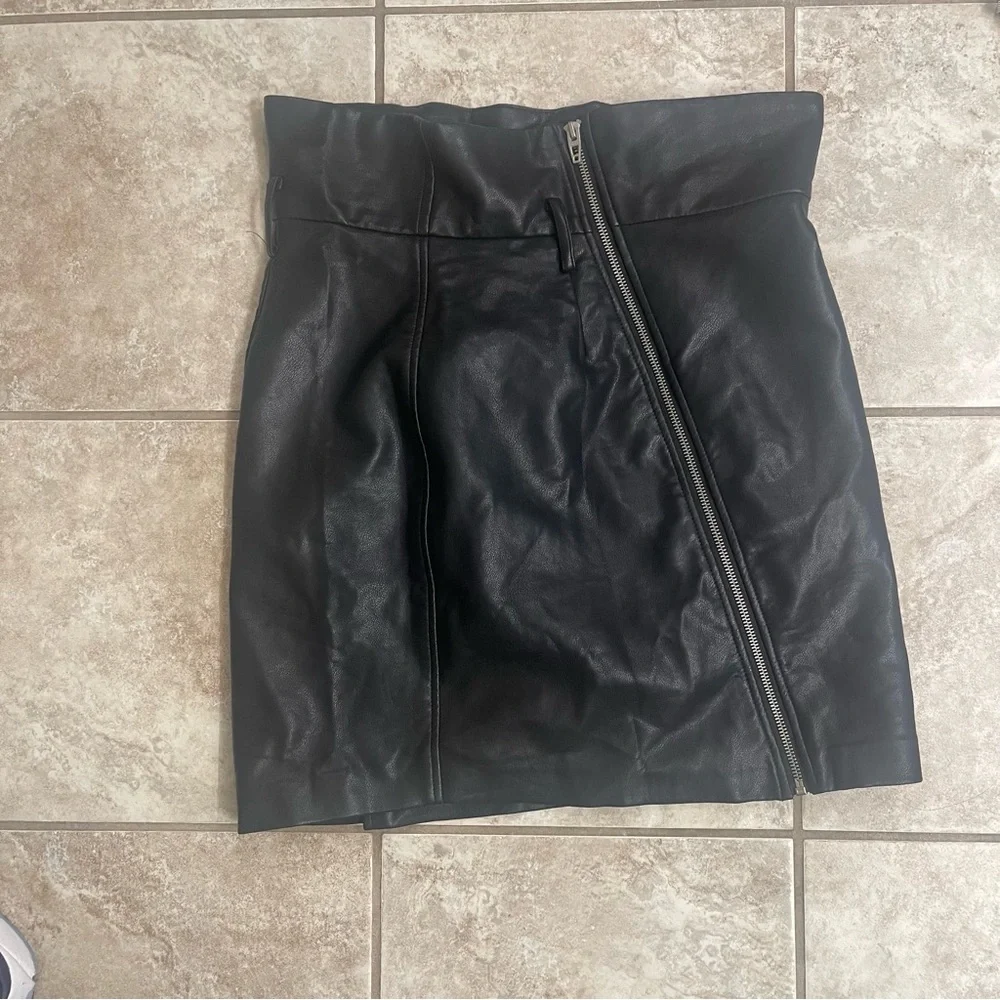 NEW BLANK NYC Blank NYC Faux Leather‎ Front Zip Mini Skirt Size 28